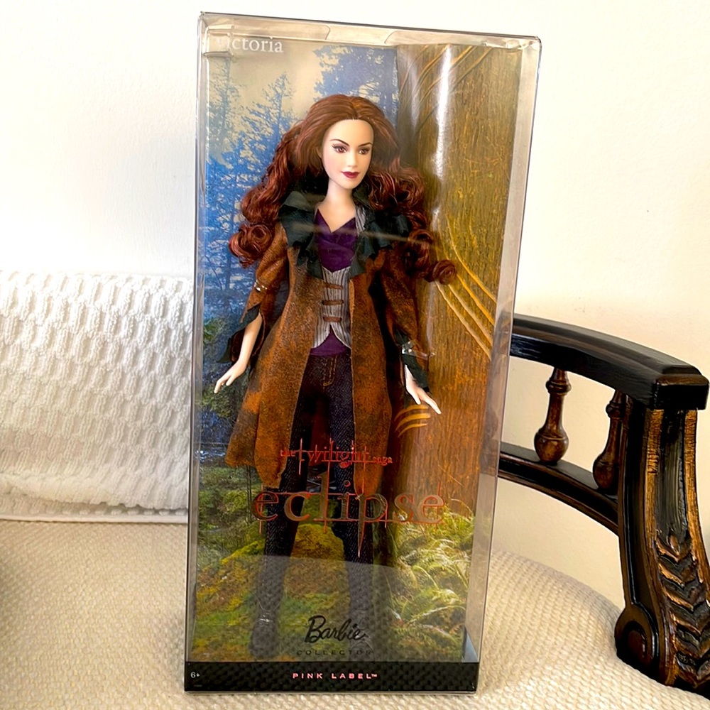 New! Twilight Barbie - Victoria pink label
